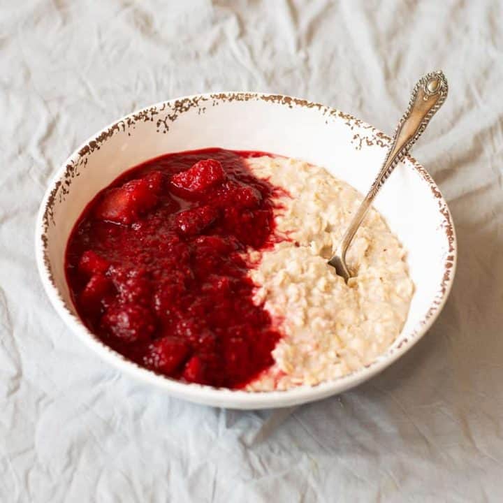 A quick and easy recipe for Thermomix porridge made in 5 minutes with no stirring involved!