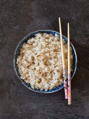 Instructions on how to cook brown rice in the Thermomix.