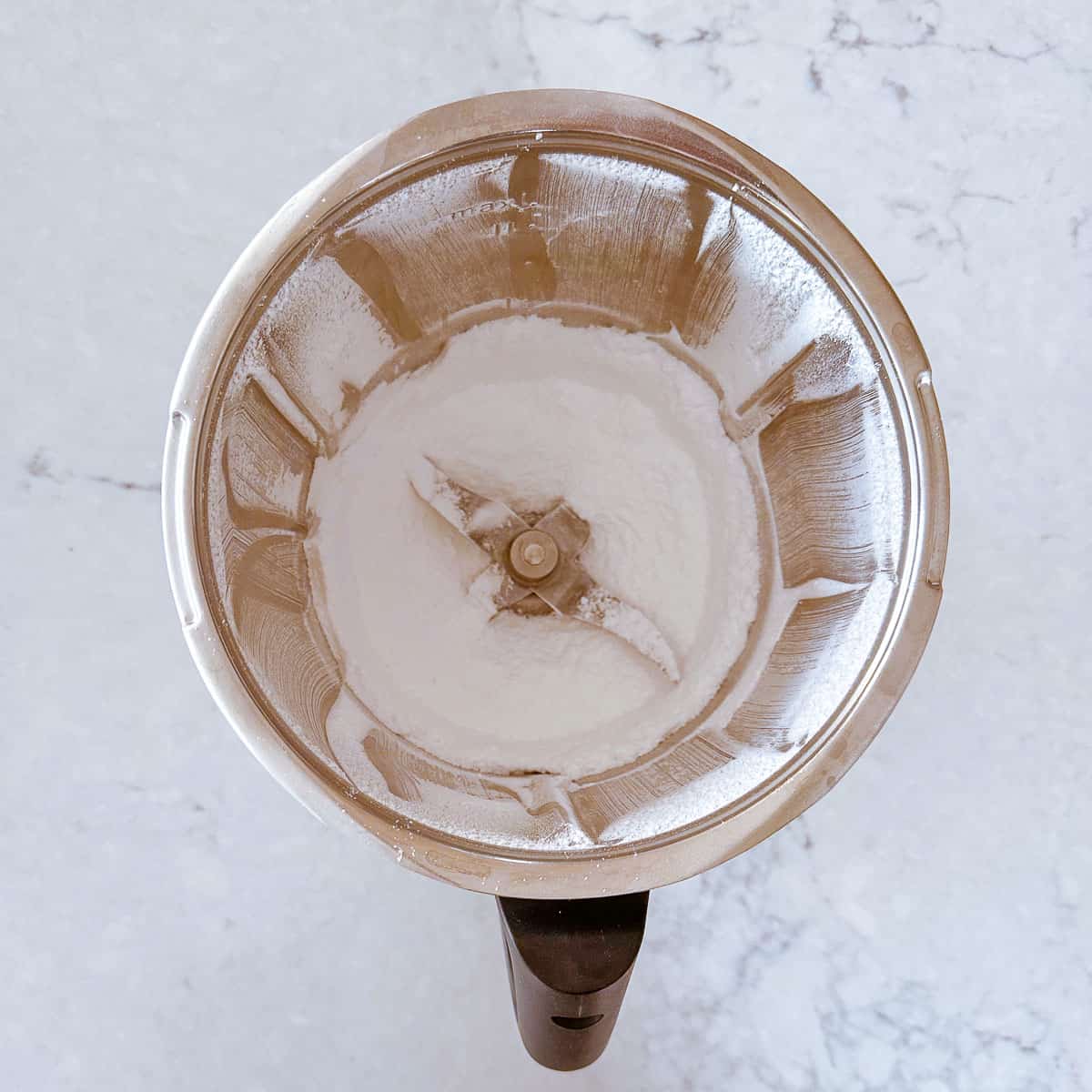 Icing sugar in the Thermomix.