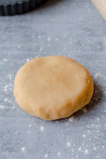 Raw Sweet Shortcrust Pastry with rolling pin and baking tray