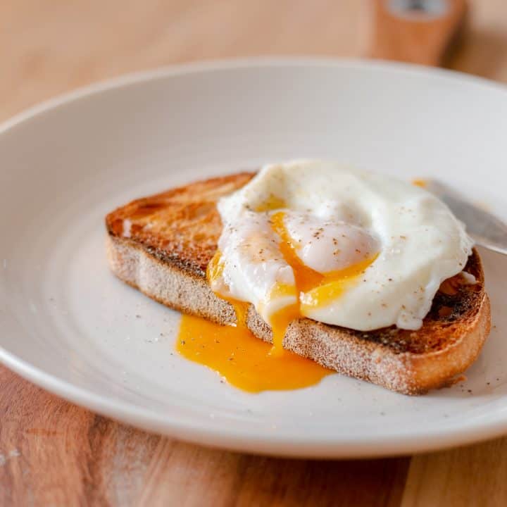 Poached eggs on toast