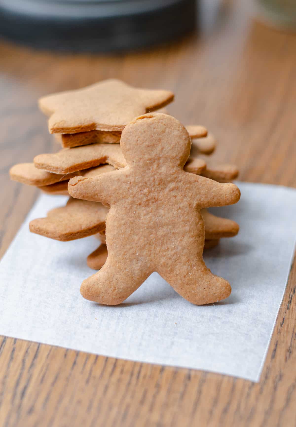 Gingerbread men and stars