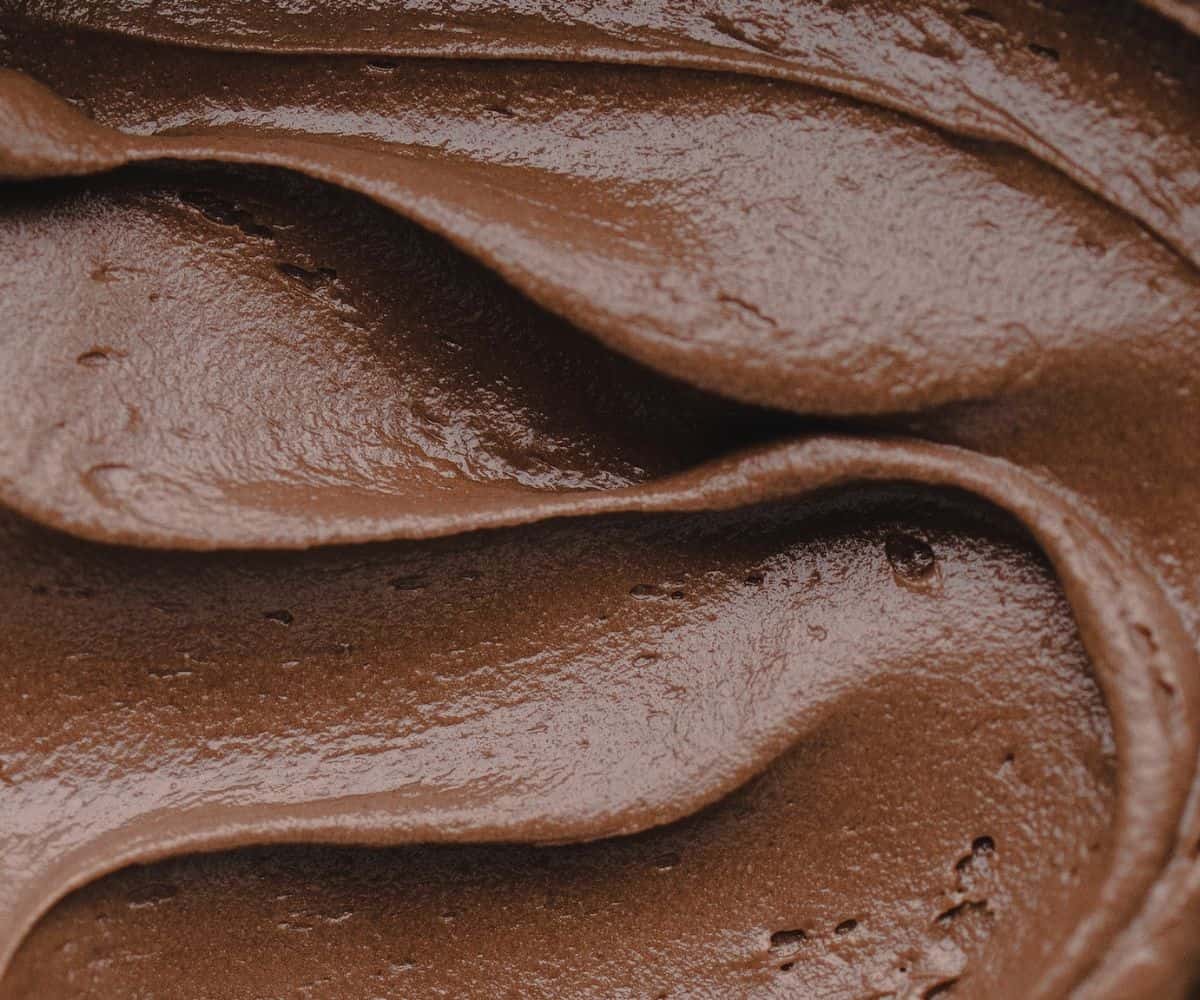 Close up image of chocolate buttercream icing.